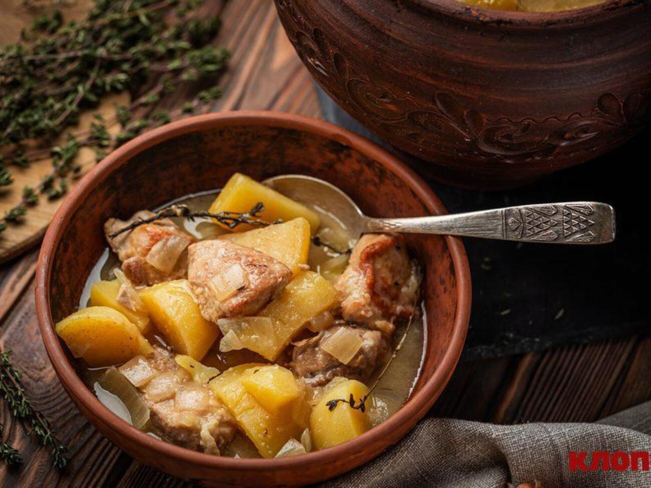 Блюдо подают горячим