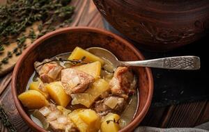 Блюдо подают горячим