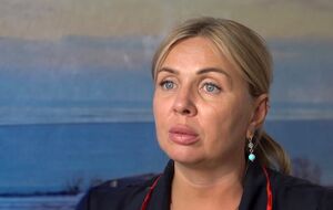 Музей "Голоса Мирных" Фонда Рината Ахметова собрал истории женщин, переживших атаку РФ на роддом в Мариуполе четыре года назад