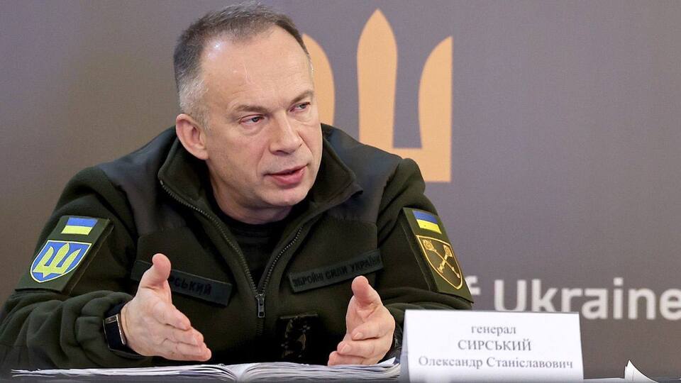 ЗСУ змушують росіян змінювати плани й перекидати війська, написав Сирський