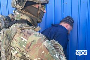 Чоловіка і двох його ймовірних спільників затримали