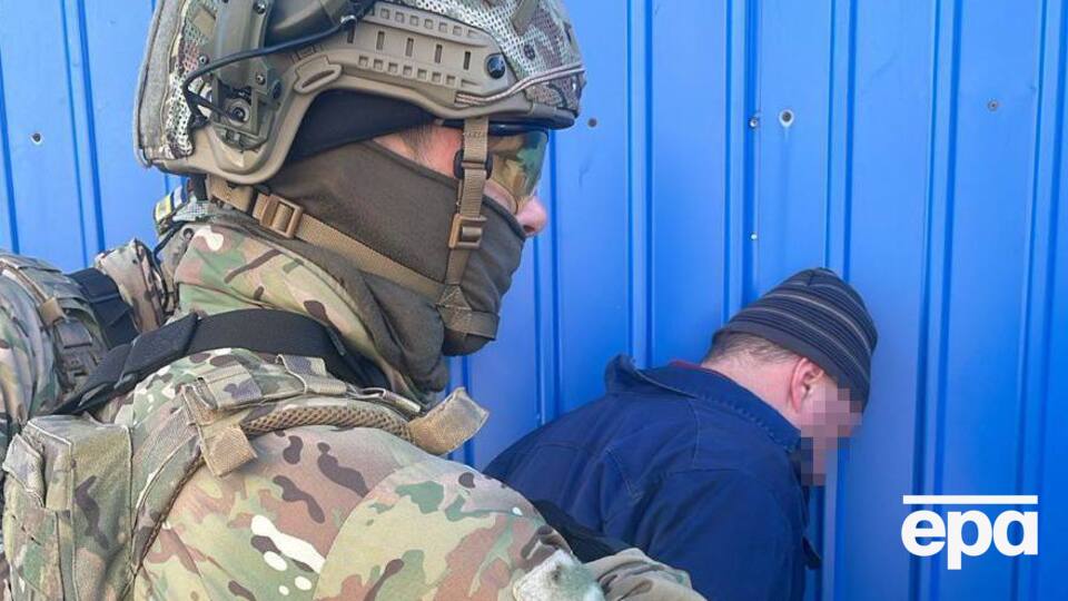 Чоловіка і двох його ймовірних спільників затримали
