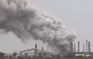 Завод перерабатывает 380 тыс. баррелей в сутки