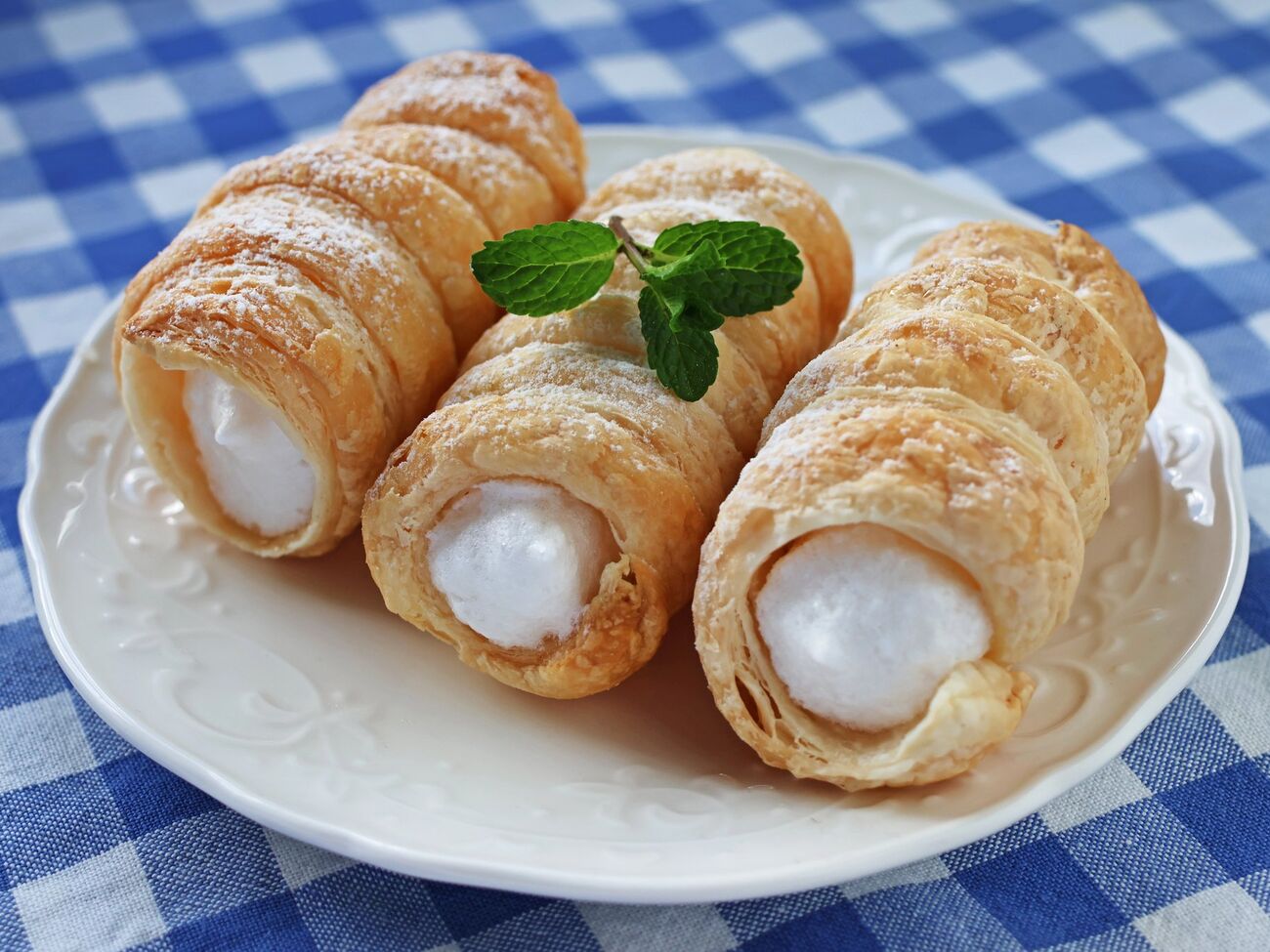 Трубочки готовят за несколько шагов