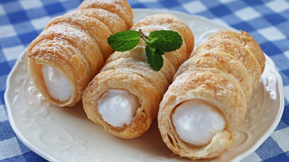 Трубочки готовят за несколько шагов