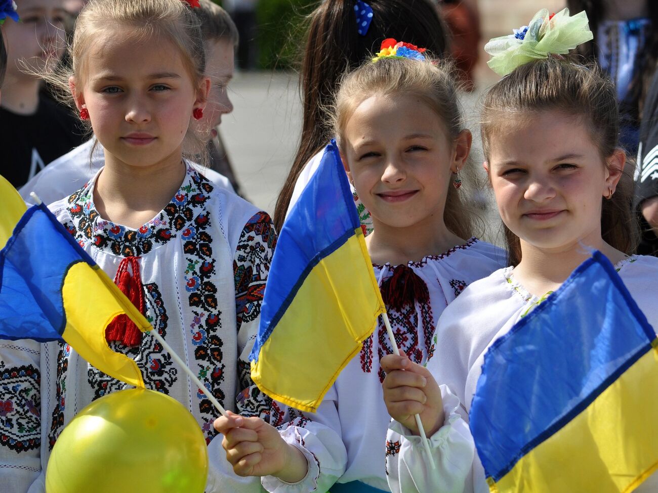 Гімн на офіційних або урочистих заходах присутні слухають стоячи