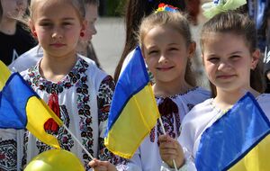 Гімн на офіційних або урочистих заходах присутні слухають стоячи