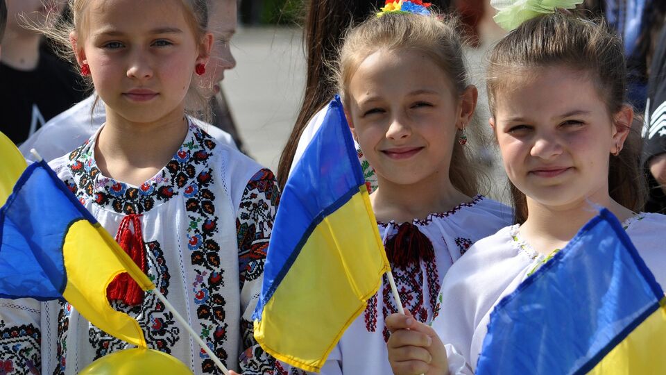 Гімн на офіційних або урочистих заходах присутні слухають стоячи