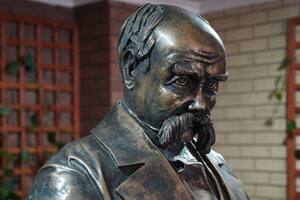 Торжественное открытие монумента состоялось в Университете Ботсваны, крупнейшем учебном заведении страны