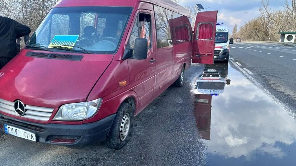 Крім загиблих через детонацію Shahed, в області також зазнав пошкоджень рейсовий автобус, унаслідок чого четверо осіб травмовані