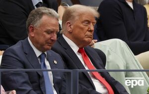 Команда Трампа, прагнучи геополітичної перемоги перед проміжними виборами у США, може посилити тиск на Київ із вимогою поступитися територіями (на фото – Трамп і його спецпредставник Віткофф)