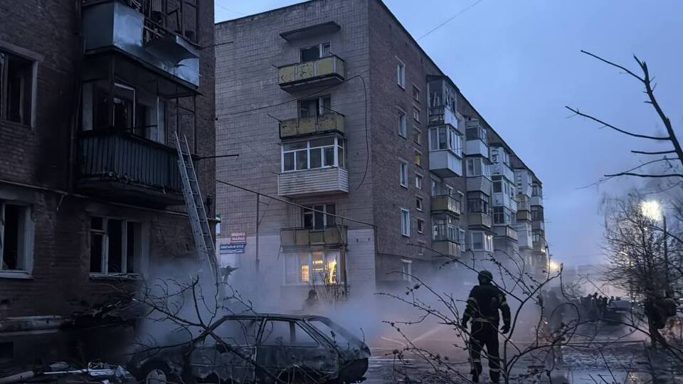 Оккупанты ударили по жилым многоэтажкам в центре