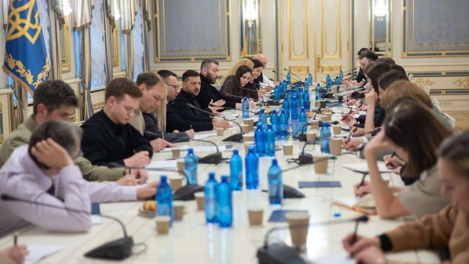 Зеленский в разговоре с журналистами сообщил, что украинские эксперты сбивали беспилотники с реактивными двигателями с помощью дронов-перехватчиков