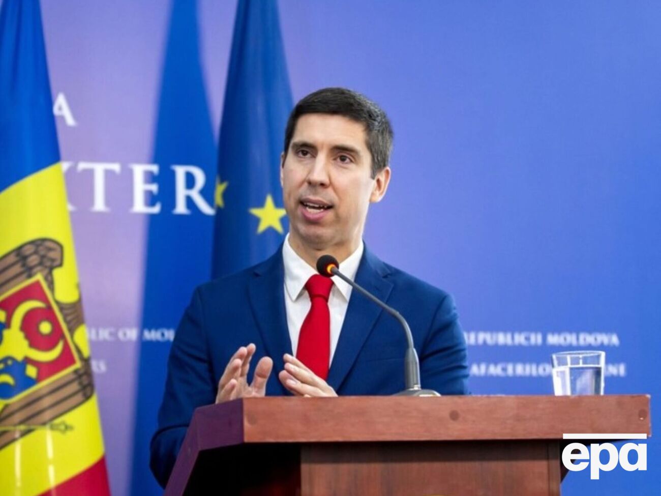 Попшой пояснив, що остаточний вихід відбудеться за 12 місяців після офіційного повідомлення