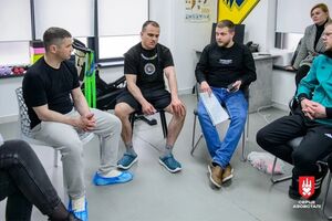"Сердце Азовстали" готовит тренеров по посттравматическому росту, которые помогают ветеранам по принципу "равный – равному"