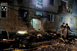 Дрон ударил в нижний этаж жилого дома