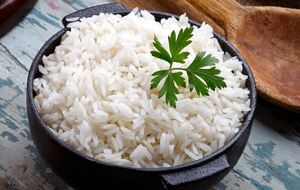 Многократное промывание крупы позволит избавиться от крахмала, который и превращает рис в месиво