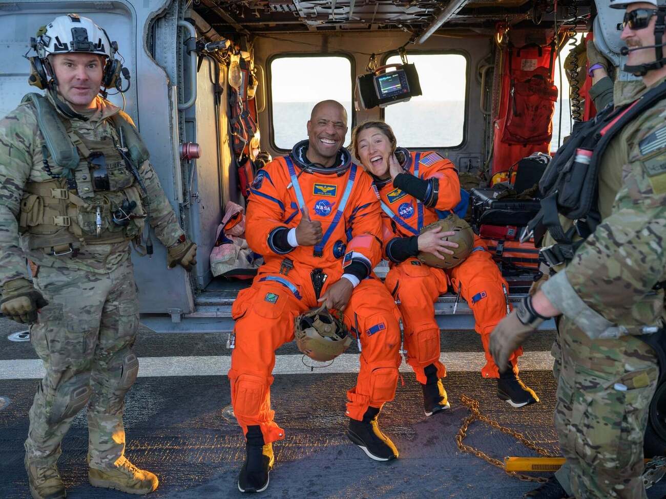 Капсула с астронавтами приводнилась в Калифорнии