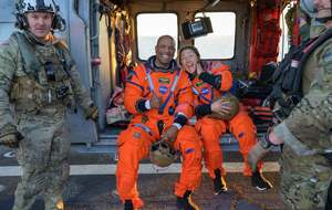 Капсула с астронавтами приводнилась в Калифорнии