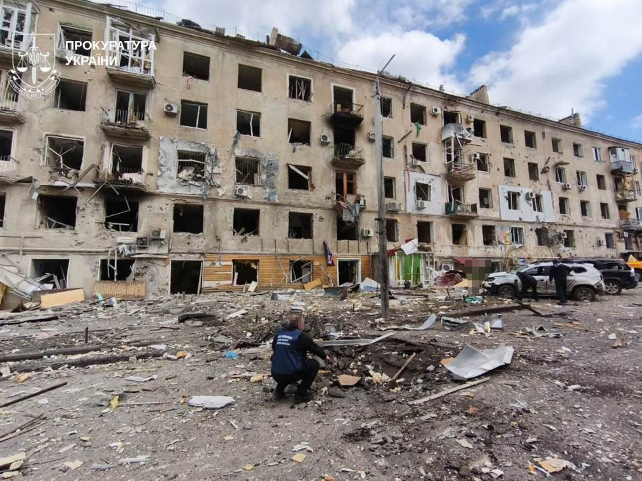 Через удар РФ по Краматорську пошкоджено багатоквартирні будинки й автотранспорт