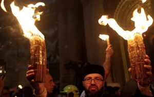 У Єрусалимі зійшов Благодатний вогонь. Фоторепортаж
