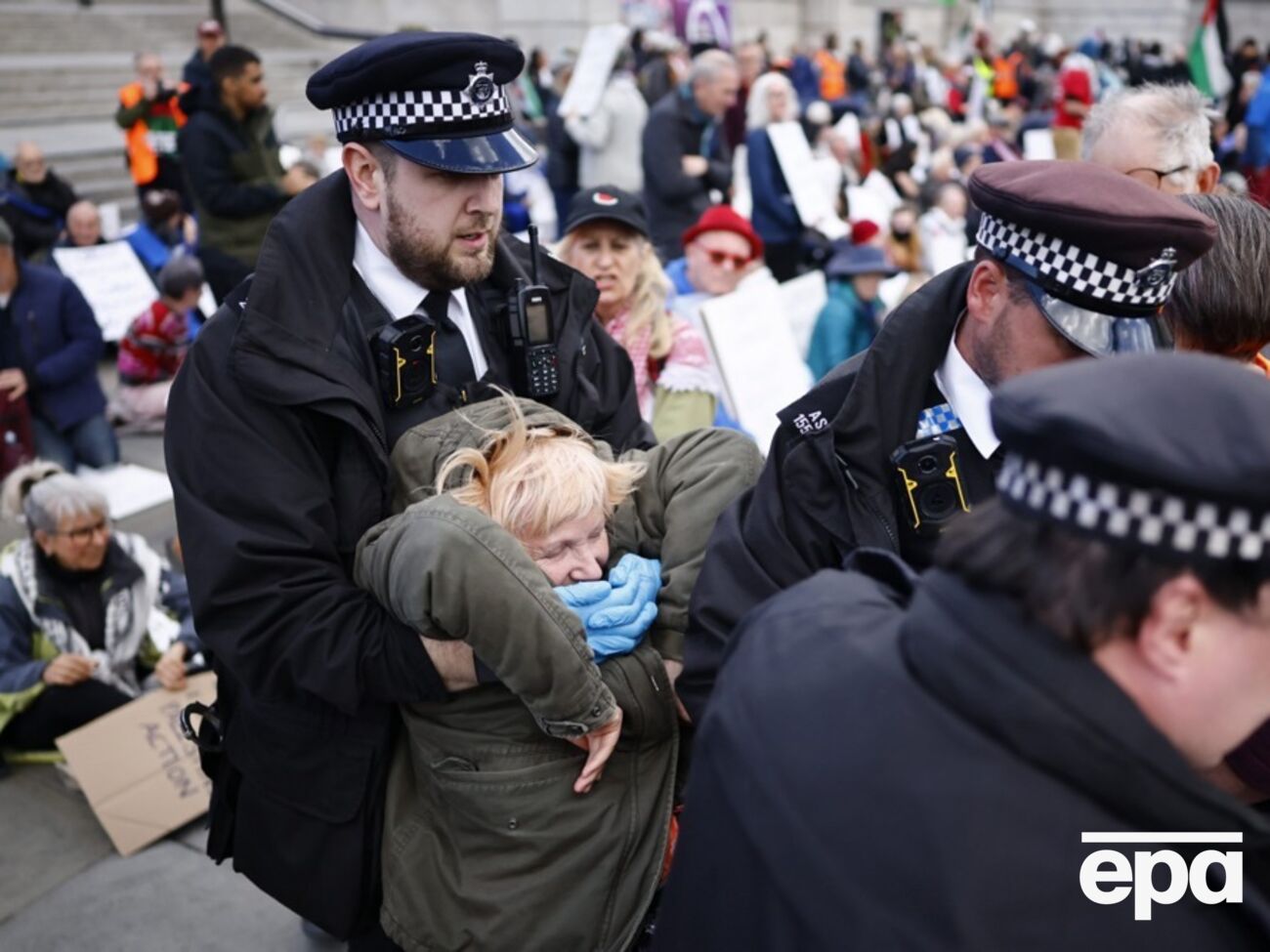 За даними правоохоронців, вік затриманих у Лондоні становить від 18 до 87 років