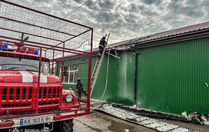 Через удар армії Росії виникла пожежа в магазині