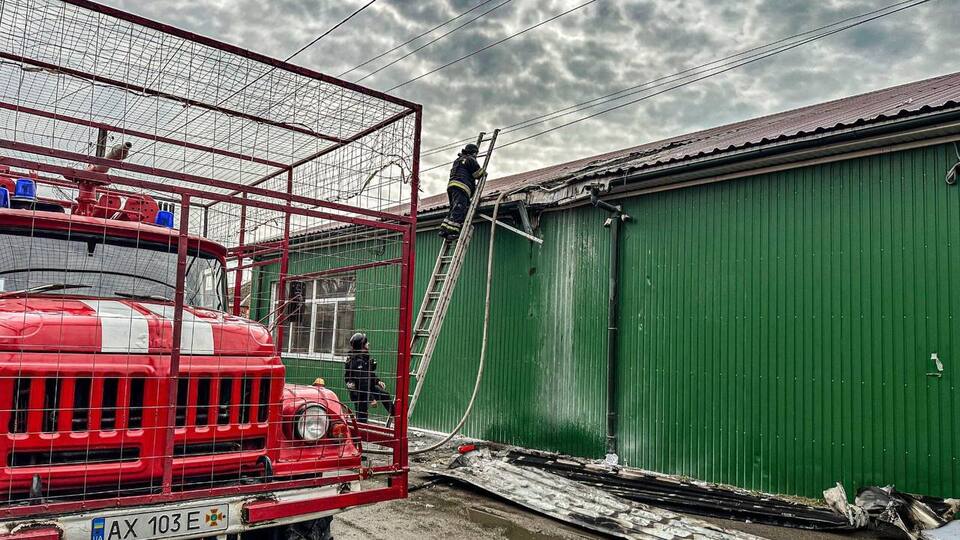 Из-за удара армии России возник пожар в магазине