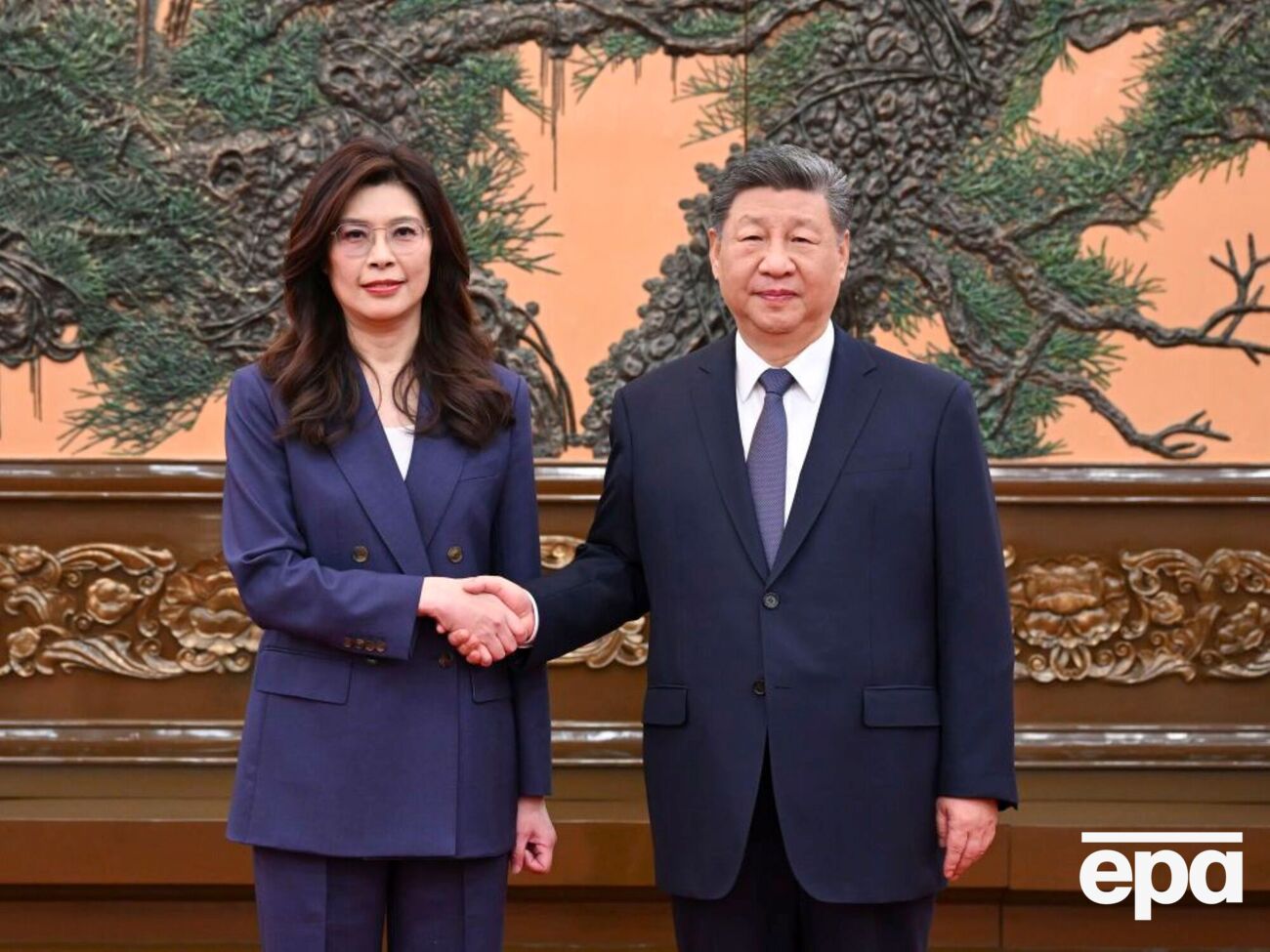 Лидер прокитайской оппозиционной партии совершила визит в Пекин и встретилась с лидером КНР