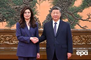 Лидер прокитайской оппозиционной партии совершила визит в Пекин и встретилась с лидером КНР