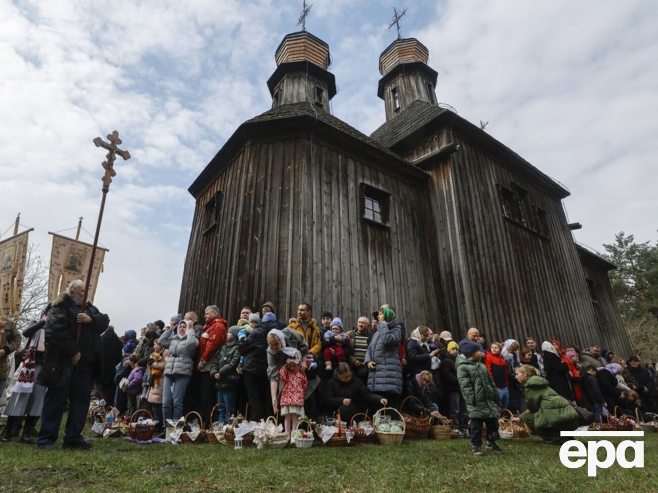 Веснянки, красивые корзинки и освященные собаки. Как праздновали Пасху в Киеве. Фоторепортаж
