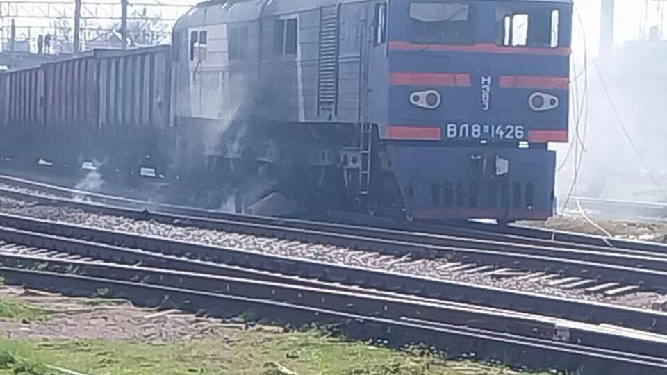 Россияне ударили вблизи локомотива грузового поезда