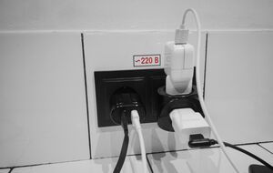 Из-за административных ценовых ограничений генерация энергии становится экономически невыгодной в определенные периоды времени, пишет LB.ua