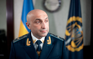 Це один із тих злочинів, який залишає значний "слід": документи, списки, маршрути