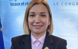 Во многих столицах Европы вчера откупоривали бутылку игристого