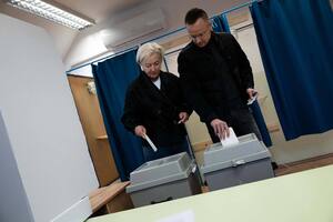 Після поразки Орбана на виборах Сійярто не з'являвся на публіці