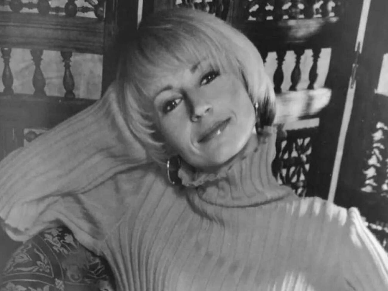 Клепакова – тележурналістка й кінознавиця