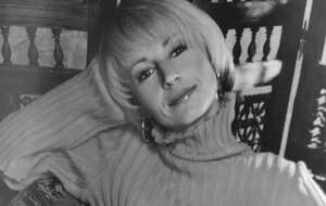 Клепакова – тележурналістка й кінознавиця