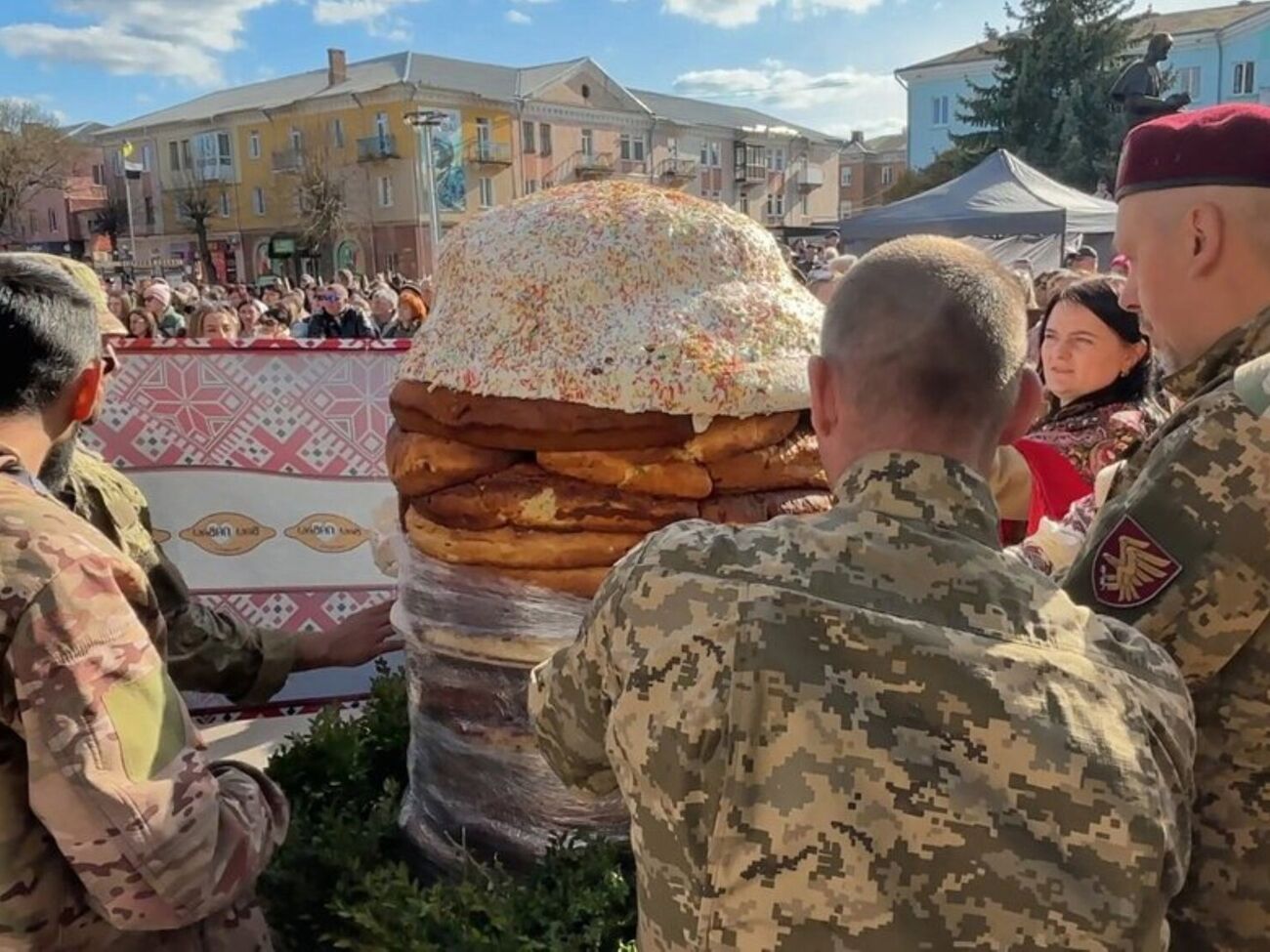 Участь у великодньому фесті взяли військовослужбовці й сім'ї українських захисників