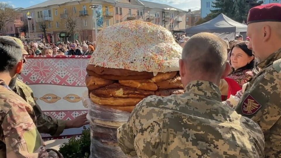 Участие в пасхальном фестивале приняли военнослужащие и семьи украинских защитников