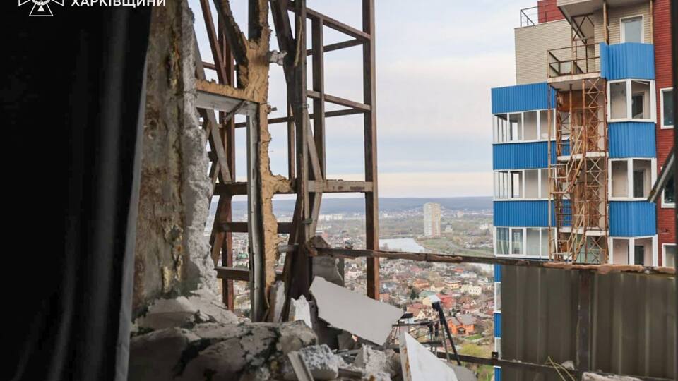 БПЛА поцілив по верхньому поверху