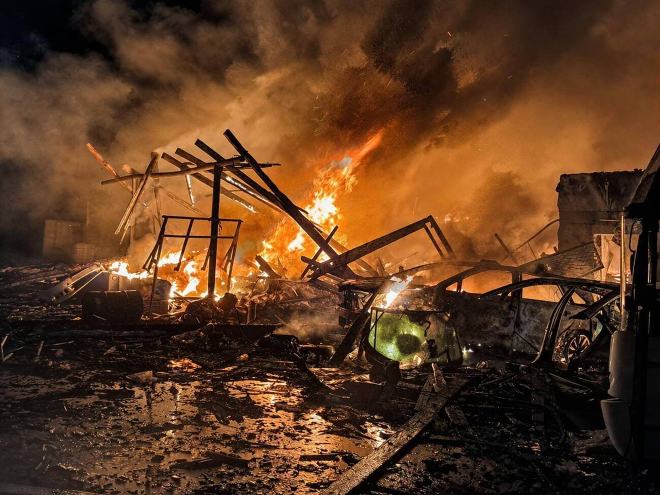 На месте прилетов был сильный пожар