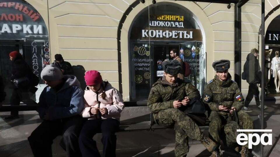 В РФ хотят "защитить" военных, попадающих под арест за границей