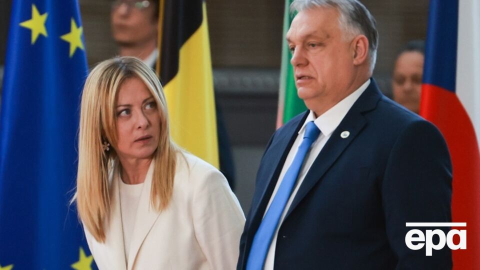Мелони может продолжить "дело" Орбана, считает СМИ