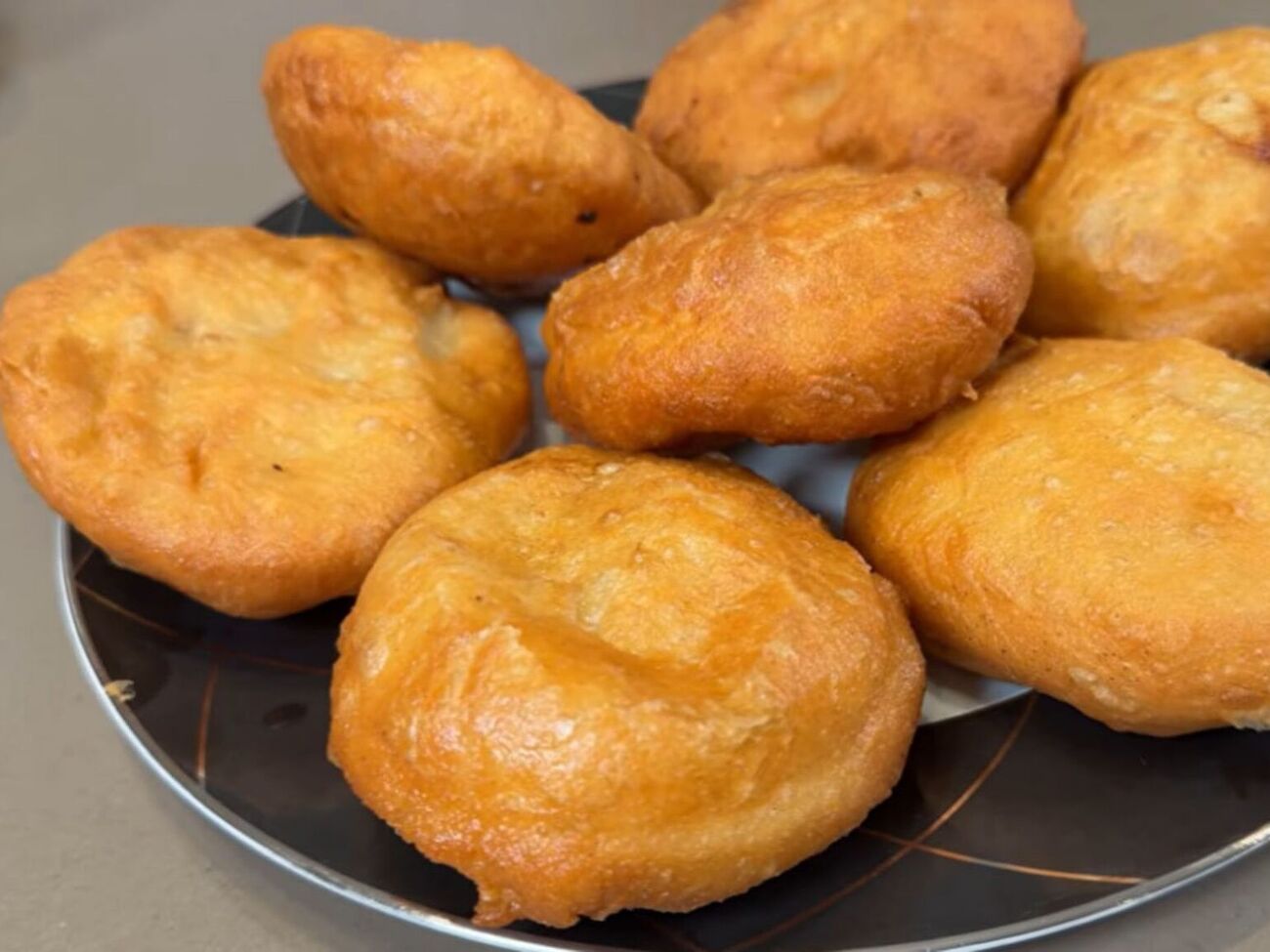 Під час смаження можна поливати біляші гарячою олією