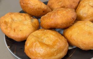 Во время жарки можно поливать беляши горячим маслом