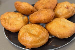 Під час смаження можна поливати біляші гарячою олією