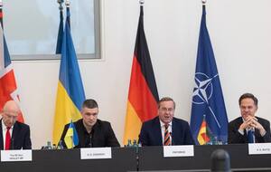 У засіданні у форматі "Рамштайн" узяли участь міністр оборони Великобританії Джон Гілі, міністр оборони України Михайло Федоров, міністр оборони Німеччини Борис Пісторіус і генеральний секретар НАТО Марк Рютте