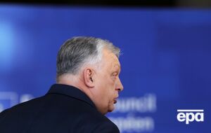 Уходящего Орбана сняли на балконе офиса