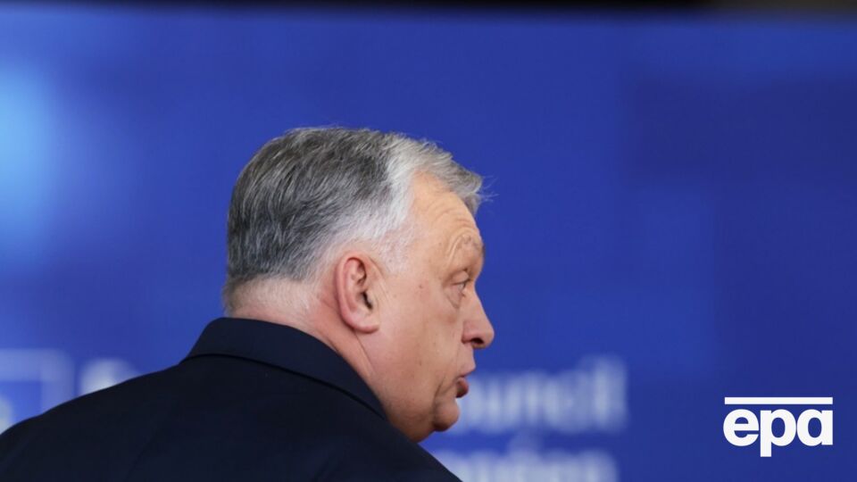 Уходящего Орбана сняли на балконе офиса